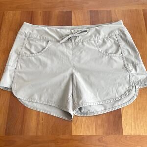 Magellan Outdoors Fish Gear Shorts XL Water Repellent Fishing Athletic Beige